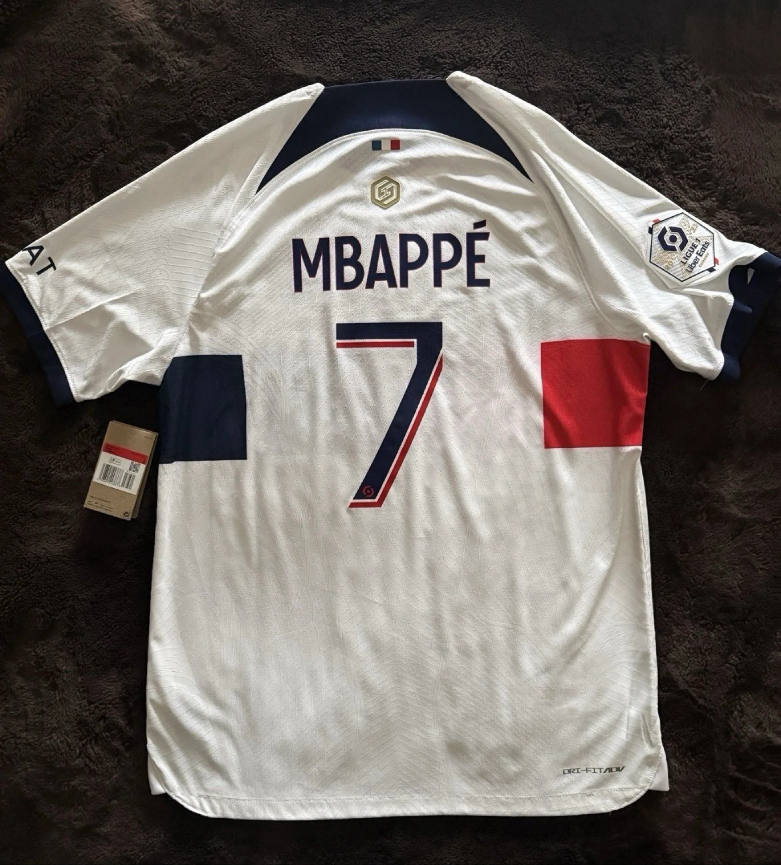 Maillot psg officiel 2023/2024 Vapor match Mbappé champion Iigue 1 taille L neuf